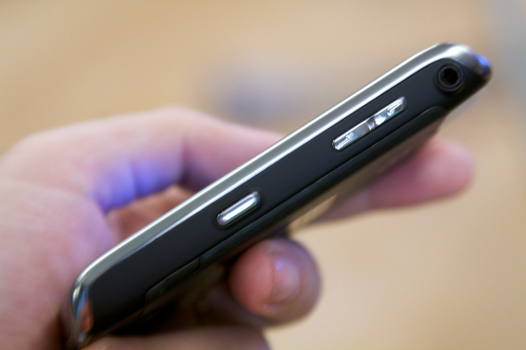 telefon z wyciszonymi powiadomieniami